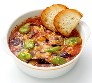 3月　ミートソースに旬のそら豆となすを散らしてトースターでこんがり。カリカリのフランスパンとどうぞ。 そら豆となすのオーブン焼き